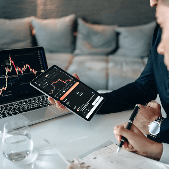 Olutrixon team di esperti di investimenti in criptovalute